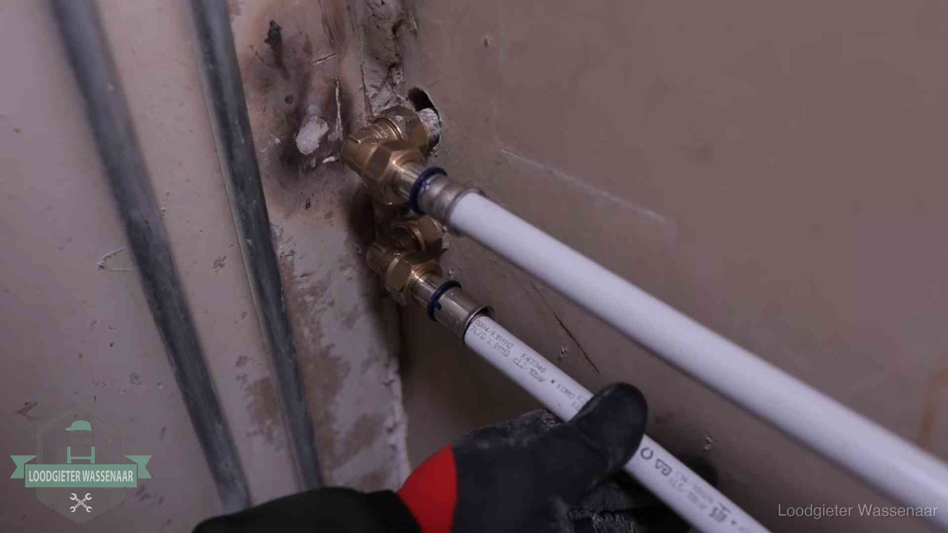 Kwaliteitsnormen voor loodgieterswerk in Wassenaar Meerlagenbuizen met keurmerk en rvs persfittingen op muuraansluitingen in Wassenaar