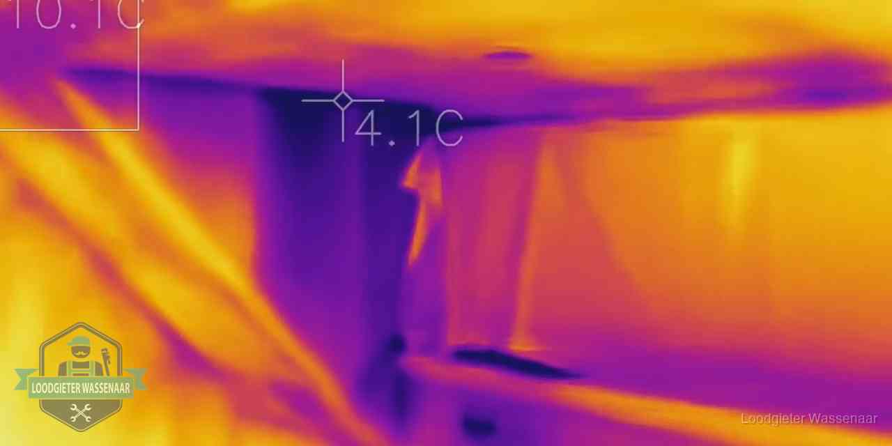 Warmtebeeldopname van een vloerconstructie tijdens lekdetectie in Wassenaar